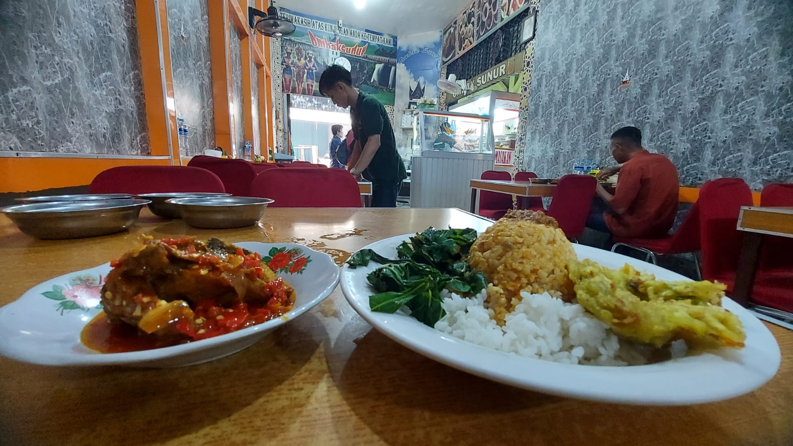 Rempah Melimpah Bikin Tergiur, Nagihnya Makan di Ombak Sunur
