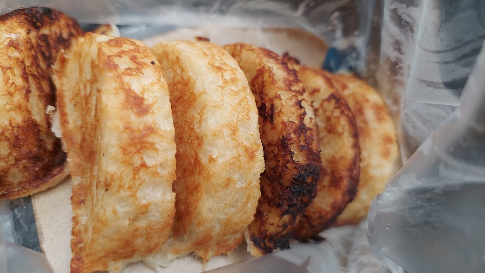 Aroma Menggoda Kue Pancong Kelapa di Tanjung Raya