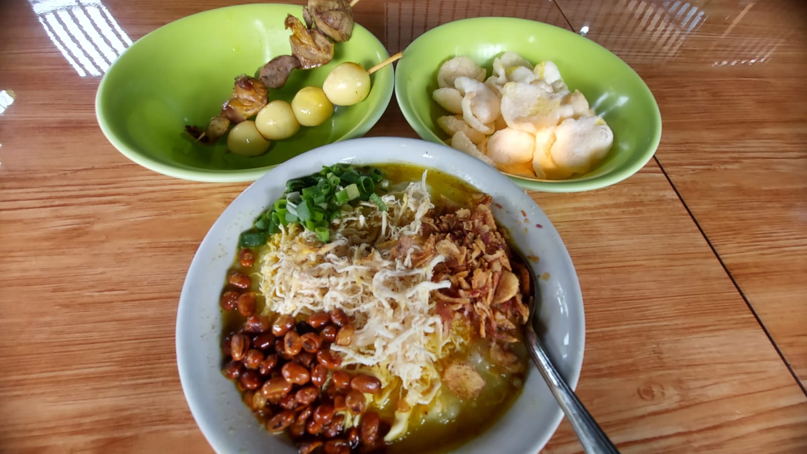 Gurihnya Pas, Porsinya Banyak: Bubur Ayam Jakarta